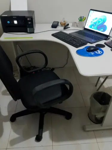 Vendo kit escritório completo. notebook, impressoras e móveis comprado em janeiro.