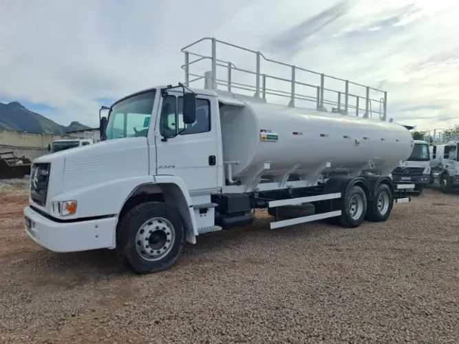 Caminhão Pipa Mercedes Benz Atron 2324 Truck 6x2 2013