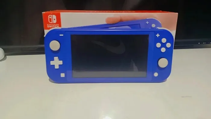 Nintendo Switch Lite Azul Desbloqueado - Completo + Brindes (7 meses de uso)