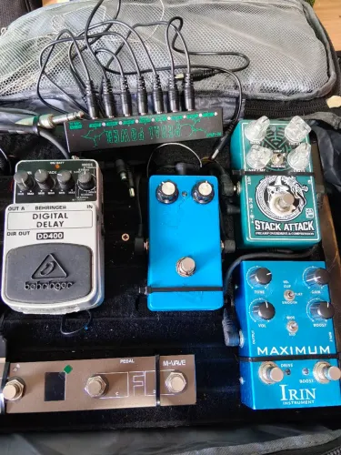Setup de pedais (drivers, chorus ,delay e fonte)