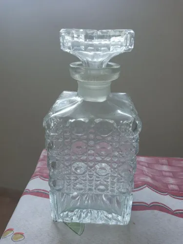 Vendo as três garrafas decorativas 