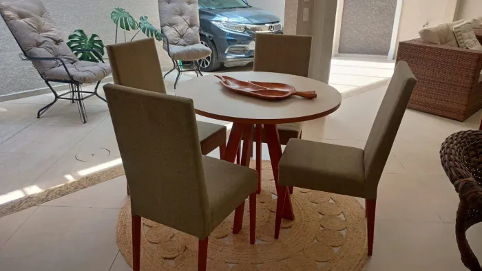 Mesa c 4 cadeiras 