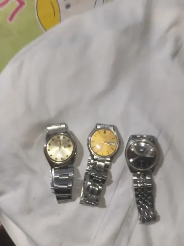 3 relógios seiko 5 décadas 70 e 80  em pleno funcionamento  