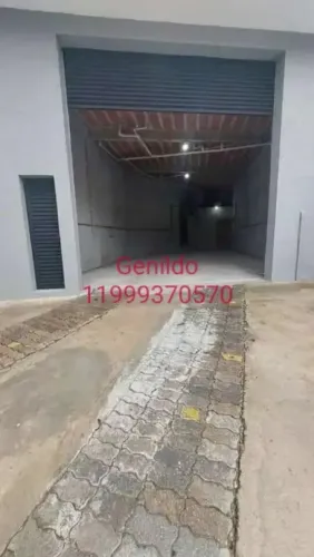 Galpão com 110m2 com pe direito com 4.5m de altura 2 vagas , 2 banheiros imovel novo FL55