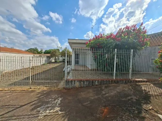 Casa Residencial com 03 Quartos na Vila Anita Limeira/SP