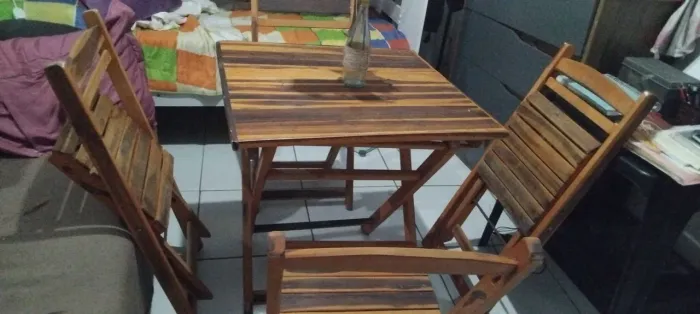 Mesa dobrável muitíssimo bem conservadas 