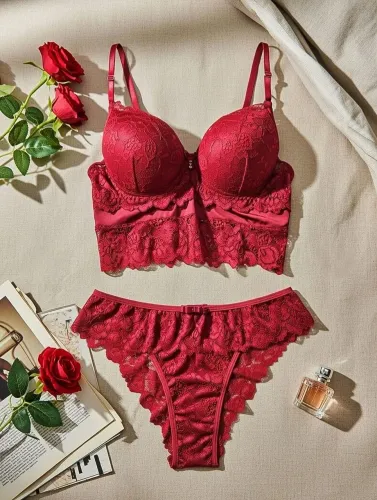 CONJUNTO ESTILO CROPPED EM RENDA<br>