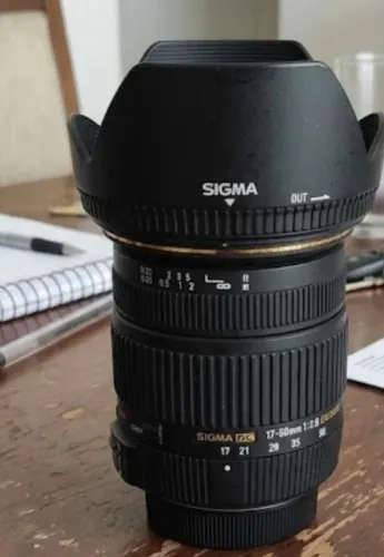 Lente Sigma 17-50mm f/2.8 EX DC OS HSM para Canon