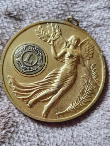 MEDALHA DE METAL LIONS ANOS 60/70
