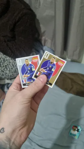 Figurinhas Mbappe Legend Prata e Dourada