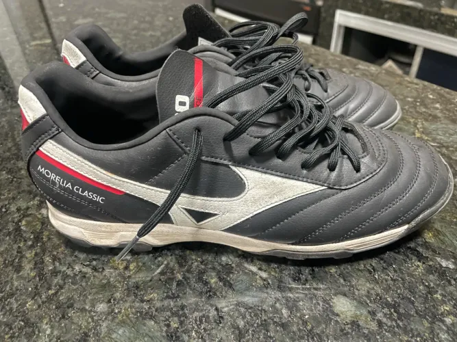 Chuteira Mizuno Morelia clássica 