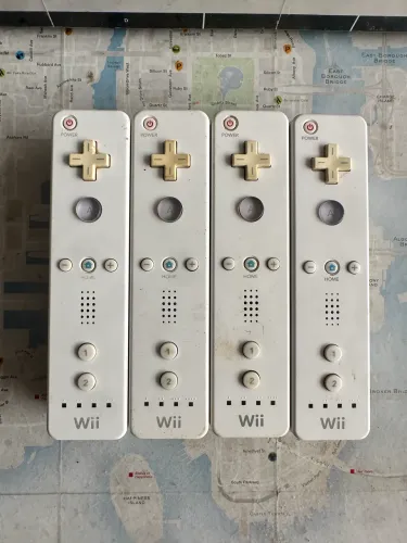 Lote com 4 Wii remotes com defeito