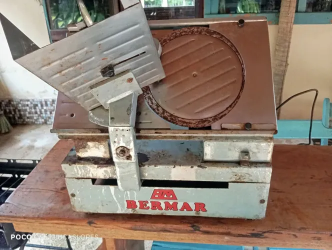 Fatiadora de frios Profissional Bermar