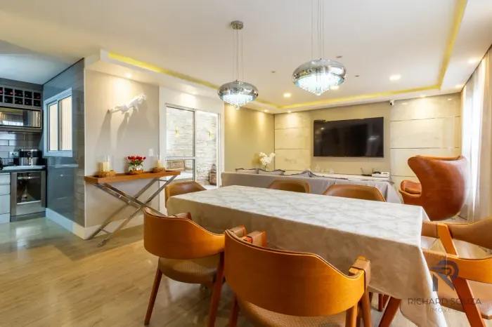 Sobrado de Frente para a Rua, Semi Mobiliado e com 144 m² no Xaxim!