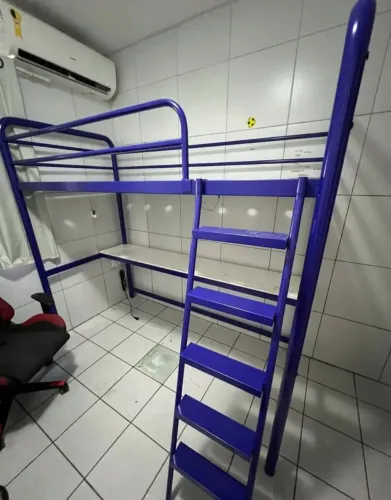 Beliche sistema integrado escrivaninha TOK STOK , com cama auxiliar e cabideiro seminova