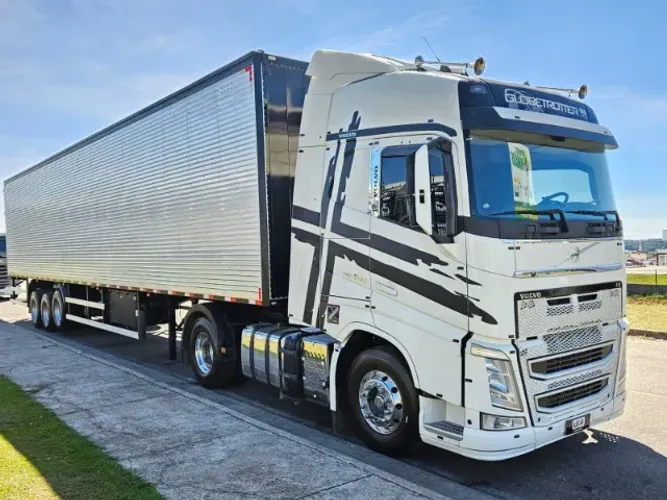 FH 460 4x2 Ano 18 Automático Geladeira Rodas alumínio + baú Nostra 30 plt ano 25 com pneus