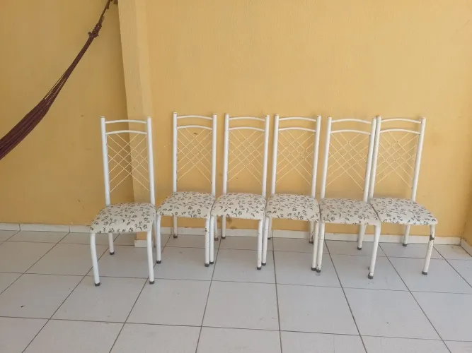Todas essas Cadeiras em ótimo estado pra usar em casa