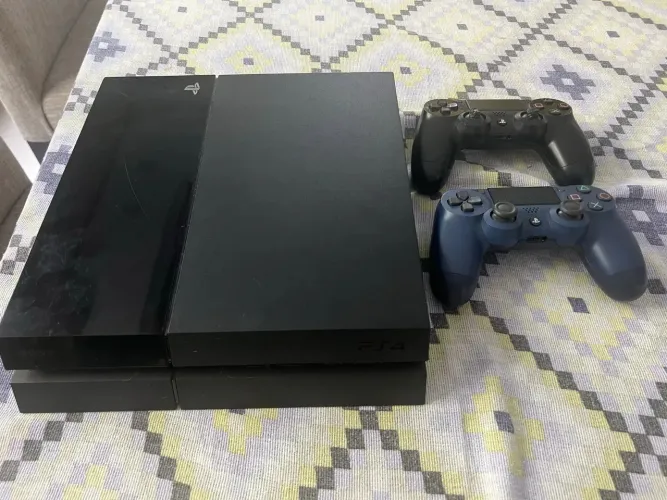 Vendo ps4 6 jogos aceito proposta e faço catira