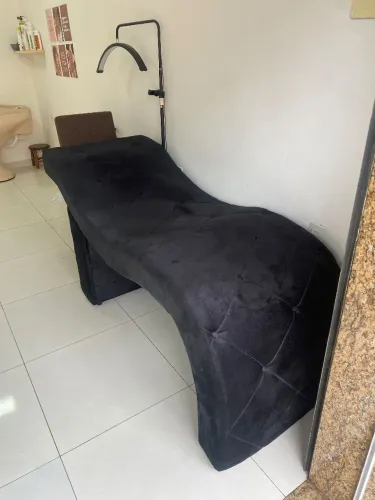 Vende-se maca de estética preta 