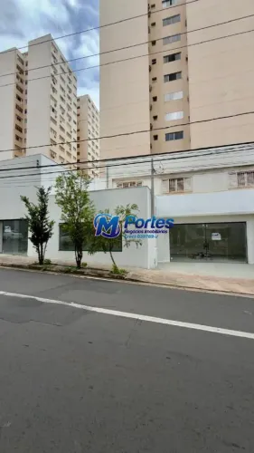Imóvel comercial localizado no Bairro Redentora, 3 salas, 2 banheiros, 1 cozinha, 1 quarto