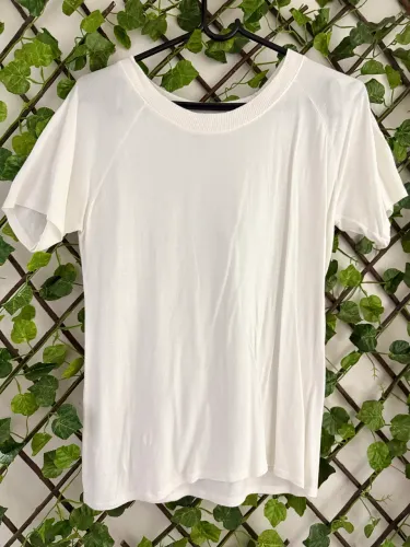 Blusa branca básica