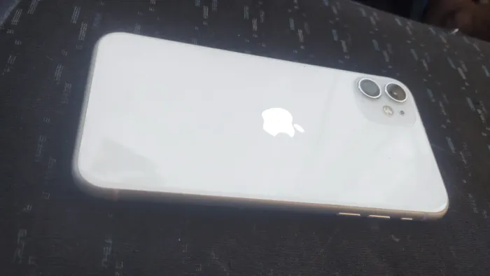 iPhone 11 em bom estado não tem detalhes
