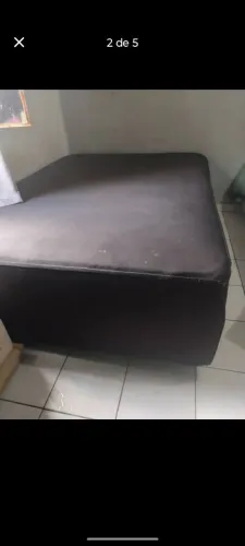 Cama de casal, de molas.
