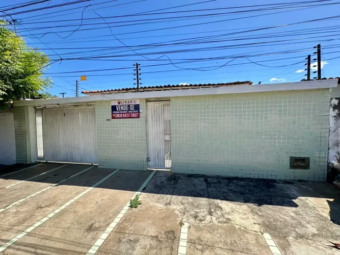 VENDO OU TROCO CASA NA ZONA NORTE DE TERESINA NO BAIRRO PIRAJÁ