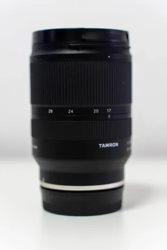 Lente Tamron (17-28mm) F / 2.8 Di Iii Rxd Para Sony (usada)