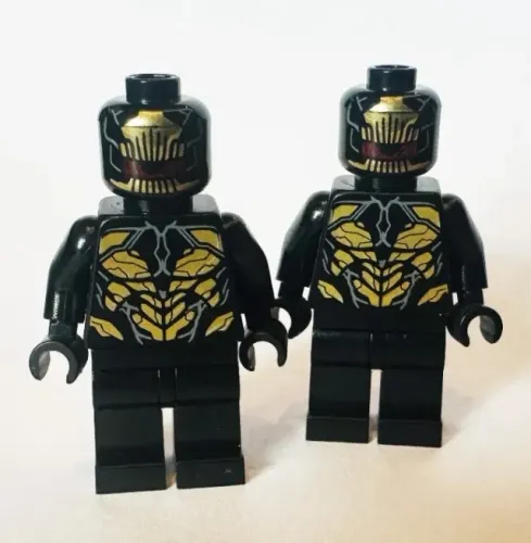 Lego 2 minifiguras originais marvel Outriders