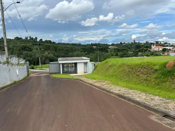 Terreno de 751 m2 em Campo Largo, bairro da Ferraria, 5 min do Parque Passaúna