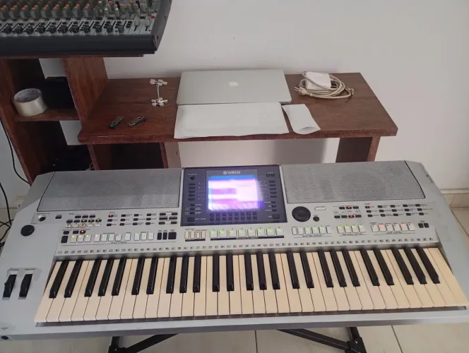 TECLADO YAMAHA PSR - s700