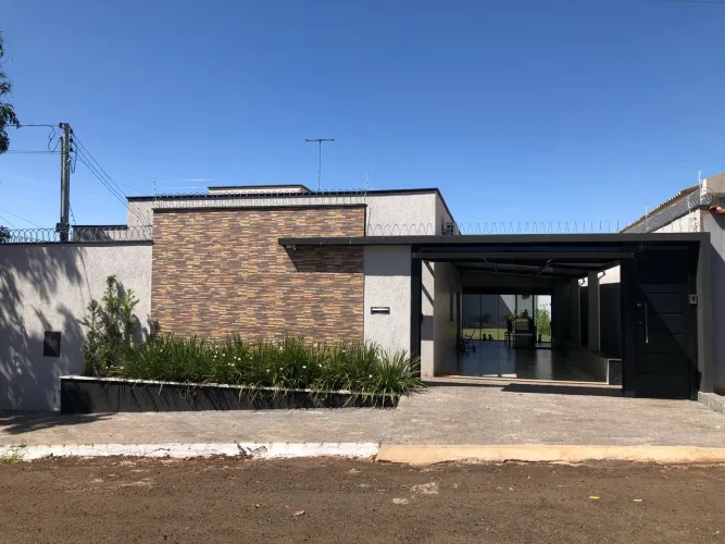 Alugo essa Casa Centro de Jatai