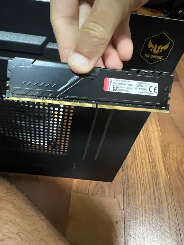 e memória RAM HyperX Fury de 16GB DDR4 a 2666MHz da Kingston