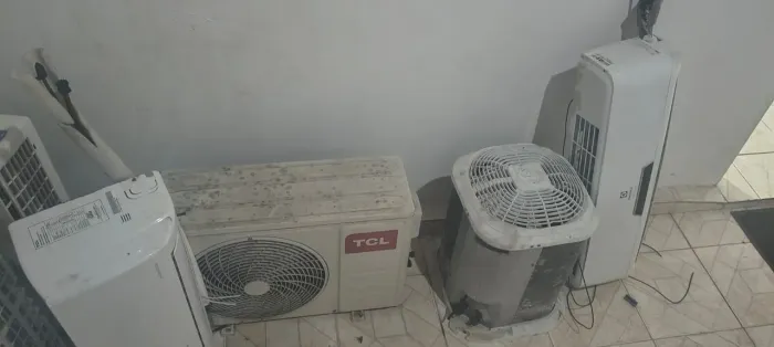 Ar-condicionado Split TCL 12.000 BTUs funcionando