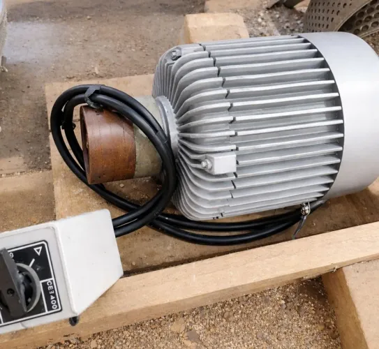 Vende-se motor de forrageira elétrico 7.5 Hp apenas 3.500