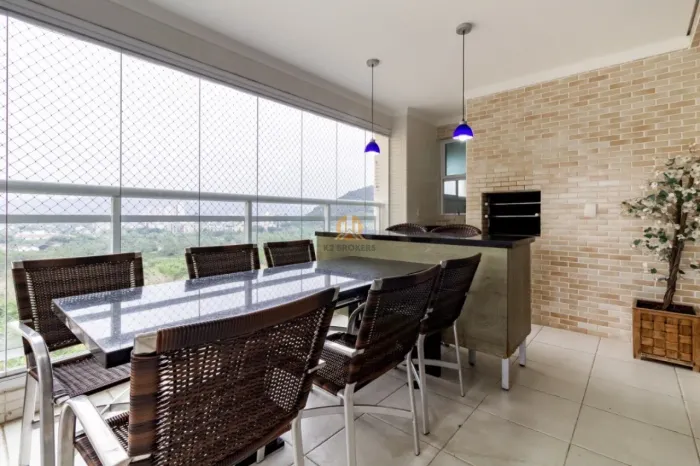 Apartamento à venda em Guarujá-SP, Parque Enseada: 3 suítes e 2 vagas - 158m².