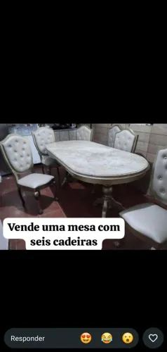 Mesa com 6 cadeiras de madeira maciça
