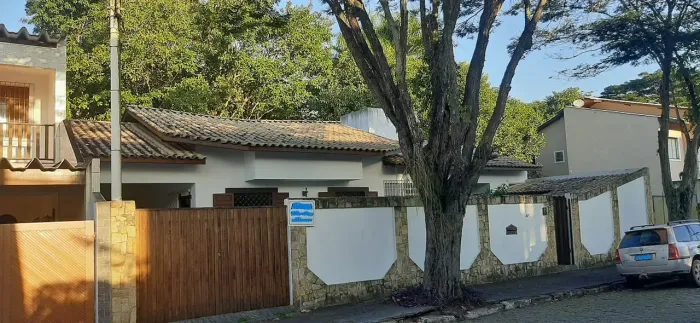 Casa para venda com 136 metros quadrados com 3 quartos