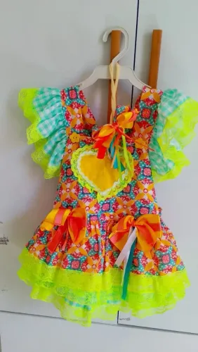 Vestido junino veste até 1 ano