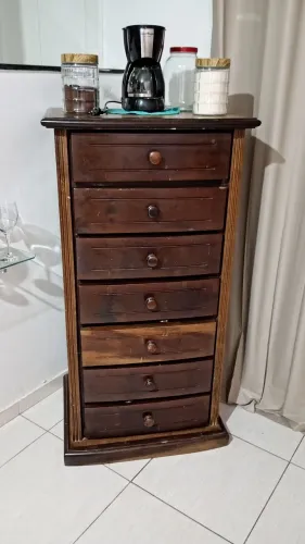 Cômoda com 7 gaveteiro de MADEIRA