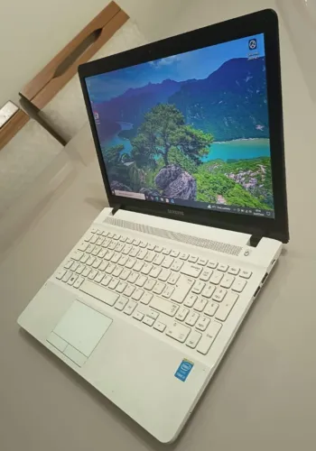 Notebook Samsung Branco, Tela grande 15.6 I5, 8GB SSD240GB