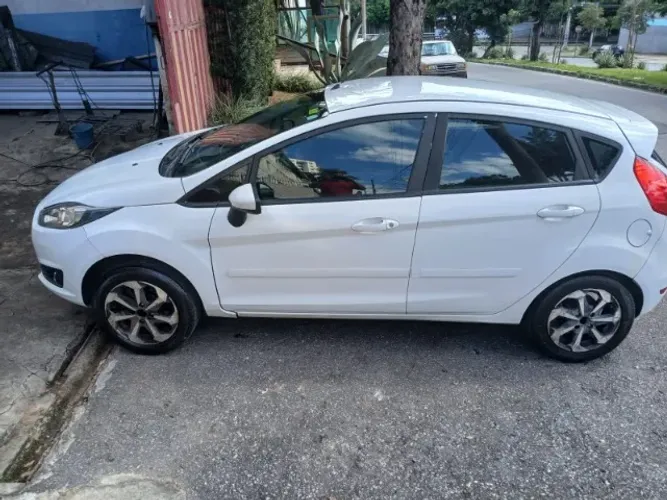 Ford Fiesta 1.5 16V Flex Mec. 5P 2015
