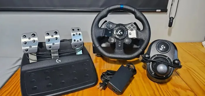Kit Logitech G923 Completo - Volante + Pedais + Câmbio - Para PC, PS4 e PS5