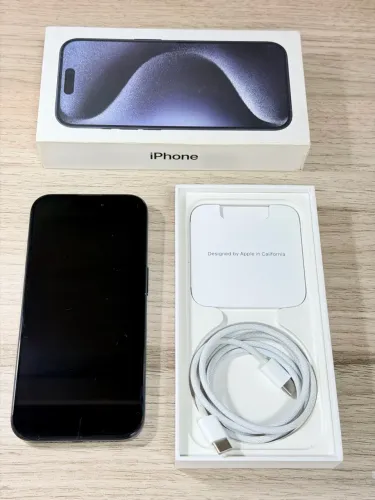 iPhone 15 Pro com caixa e cabo original