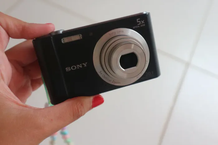 Câmera Sony Cyber-shot DSC-W800 20.1MP + Acessórios e Caixa