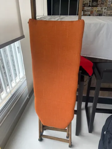 Tábua de passar roupa em madeira