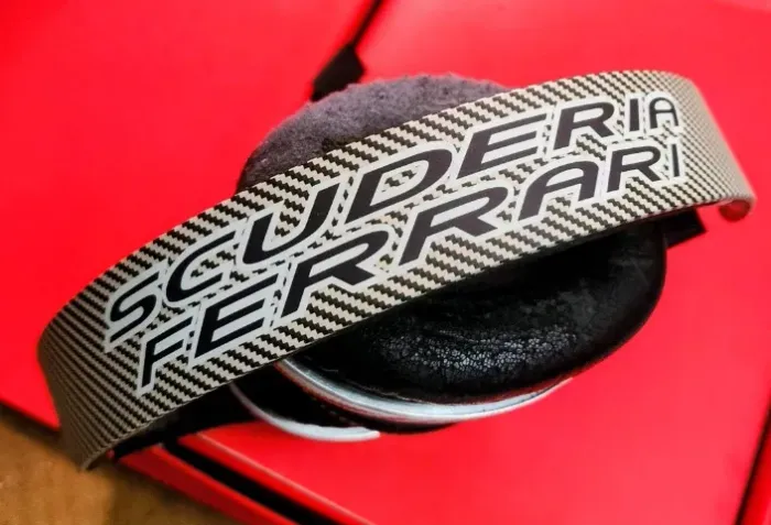 Raro - Scuderia Ferrari BEATS BY DR DRE - Fones de ouvido com fio, edição limitada