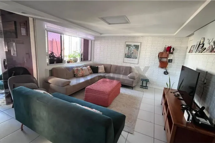Apartamento reformado em Casa Forte: 4 quartos, 5 vagas