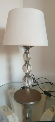 Abajur com detalhes cristal